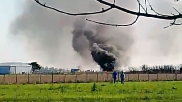 Tragedia en Córdoba: se estrelló un avión de acrobacias y murieron sus dos tripulantes