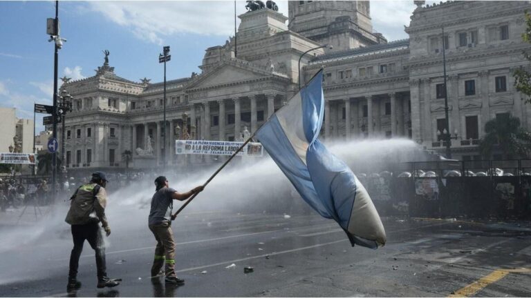 Liberaron a 54 detenidos por los disturbios en la marcha contra la reforma laboral