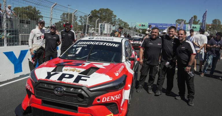 El TC 2000 volvió a las calles con una fiesta que reunió lo mejor del automovilismo