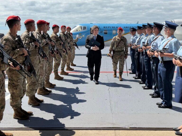 Denuncian que Milei le ofreció a Trump el Puerto de Ushuaia como pago para entrar a la Junta por la Paz