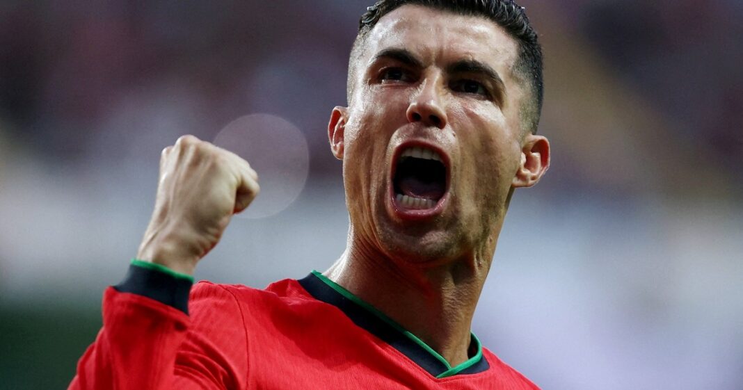 Cristiano Ronaldo celebrando un gol con la camiseta de la selección de Portugal