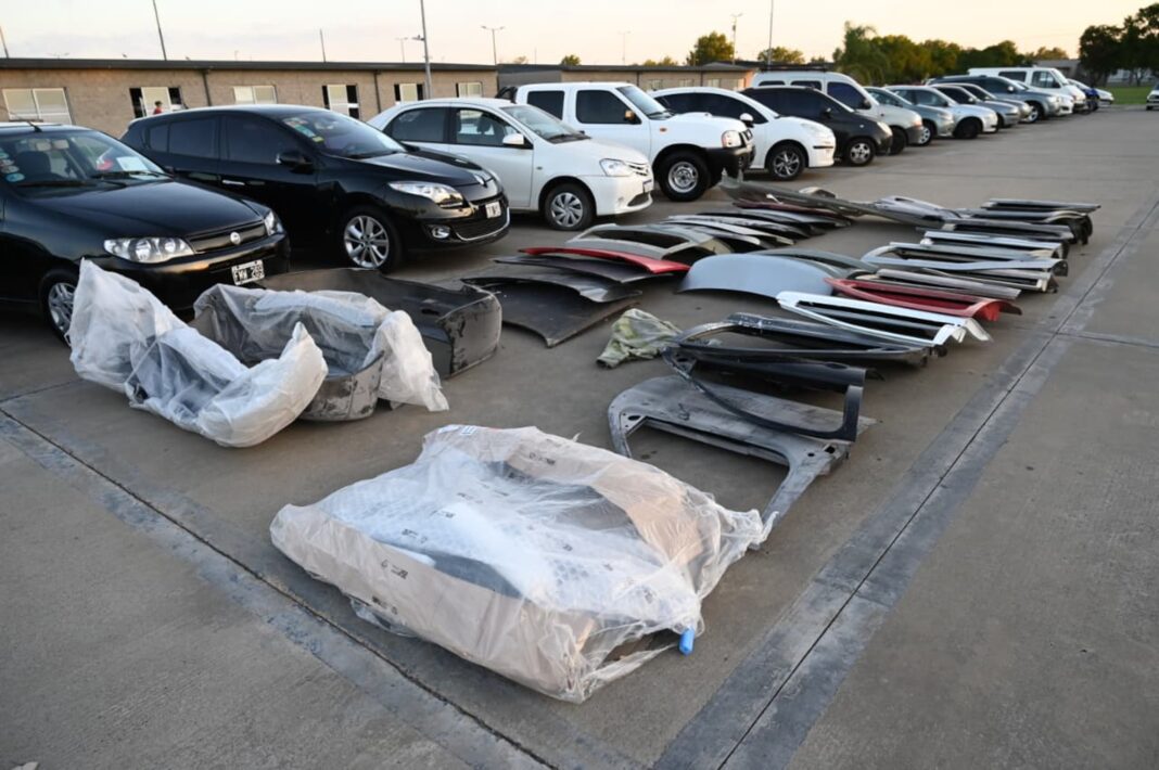 Vehículos secuestrados en operativo policial contra banda de estafas