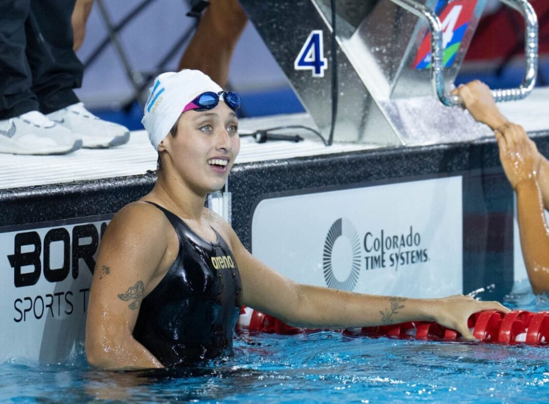 Agostina Hein, nadadora argentina, compitiendo en la pileta.