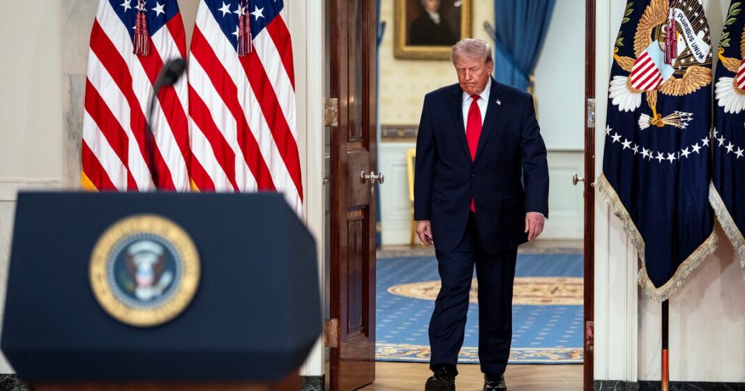 Mapa de Oriente Medio con banderas de Irán y Estados Unidos, rodeado de iconos de diplomacia y globos terráqueos.