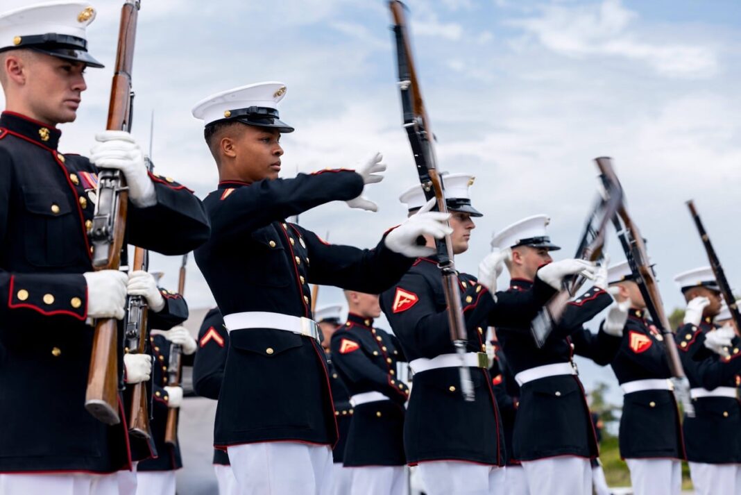 Ceremonia de graduación de reclutas en la base de Parris Island, Carolina del Sur.