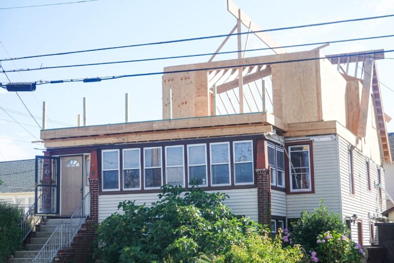 Construcción de segundo piso en vivienda argentina, abril 2026