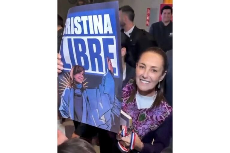 Fotografía de líderes políticos durante un encuentro internacional en Barcelona.