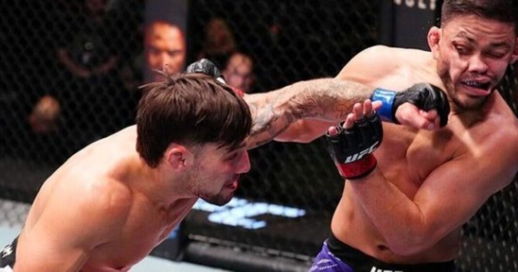 Esteban Ribovics, peleador argentino de la UFC, durante un entrenamiento o entrevista.