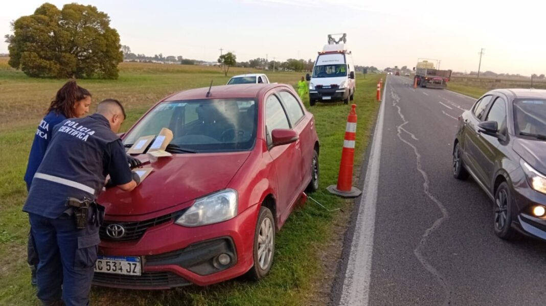 Ruta Nacional 205, escena de accidente de tránsito con presencia de vehículos de emergencia.