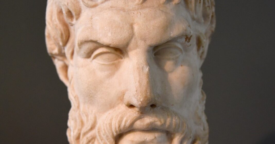 Representación artística del filósofo griego Epicuro en un entorno de reflexión serena.