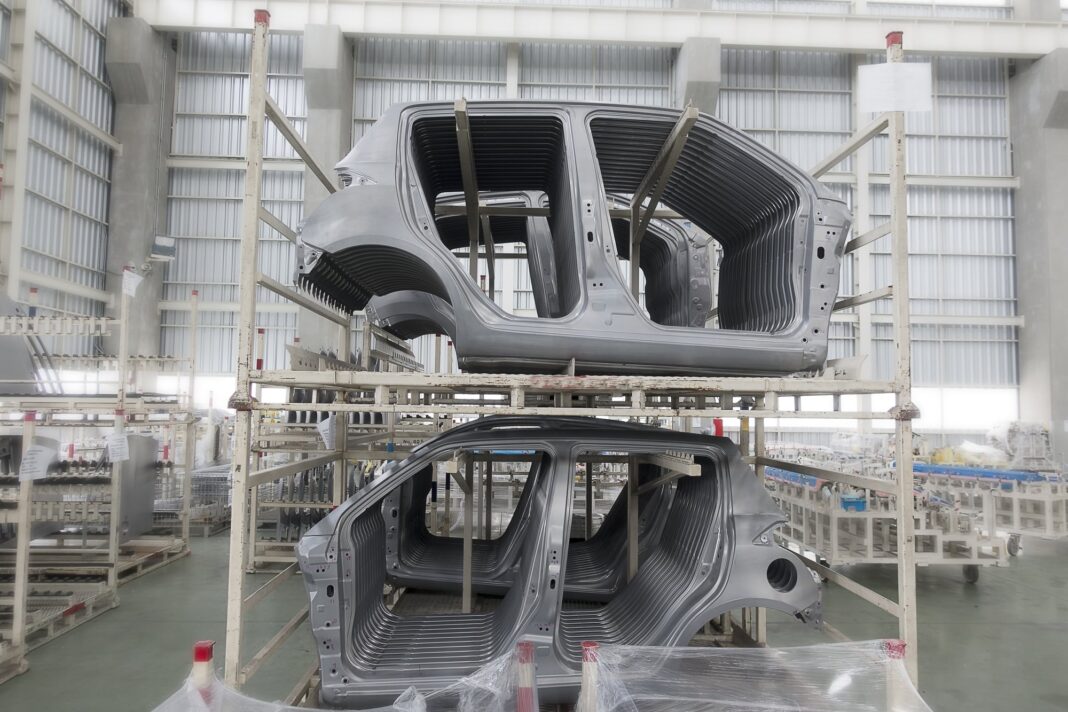 Gráfico ilustrativo de la participación de autopartes locales versus importadas en la industria automotriz argentina.