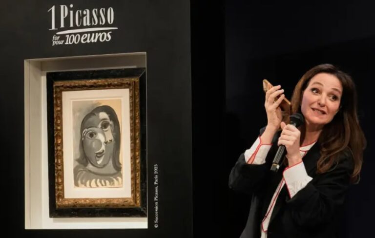 Reproducción de la obra 'Cabeza de una mujer' de Pablo Picasso, ganada en una rifa benéfica.