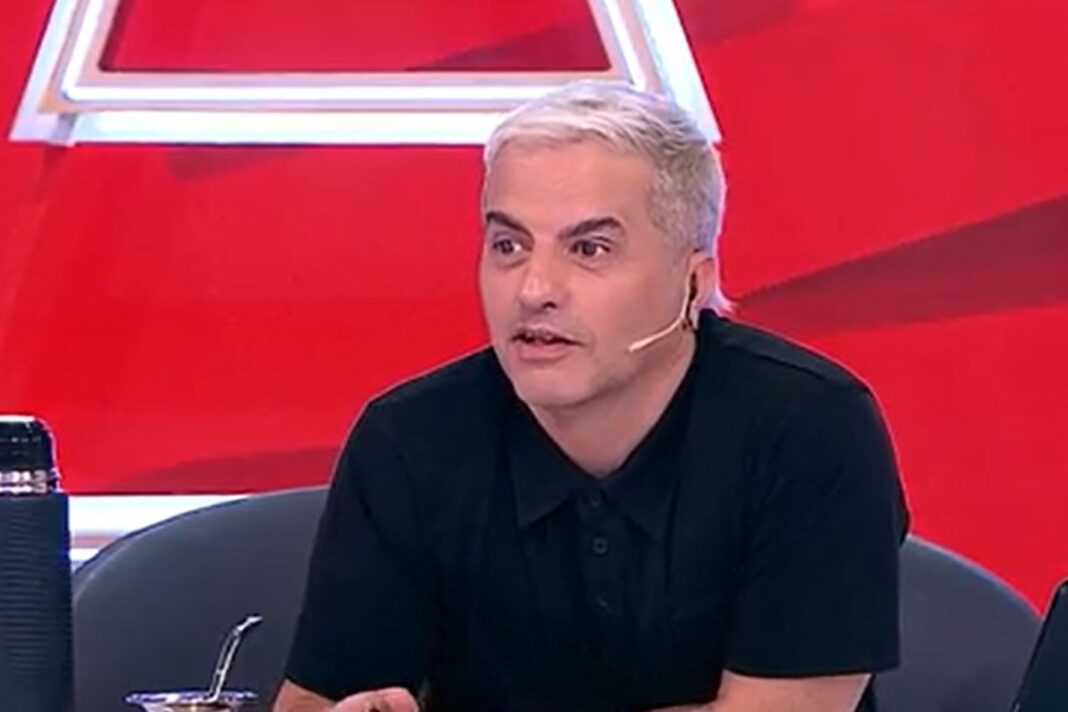 Juli Argenta, panelista del programa LAM, sonriendo durante una transmisión.