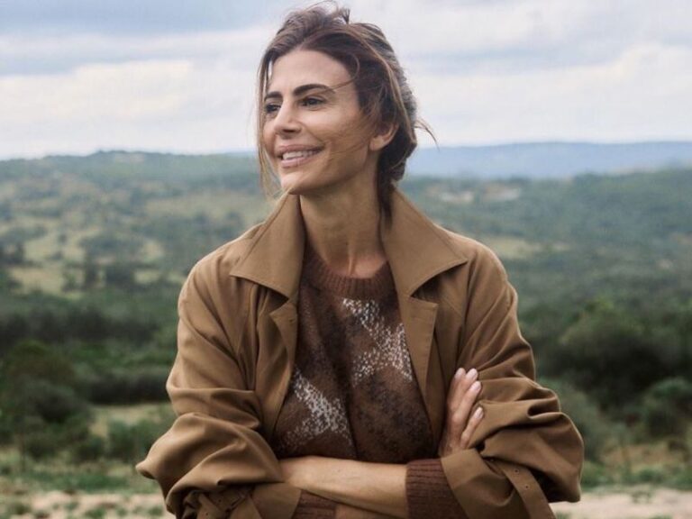 Juliana Awada sonríe durante la celebración de su cumpleaños en Francia.