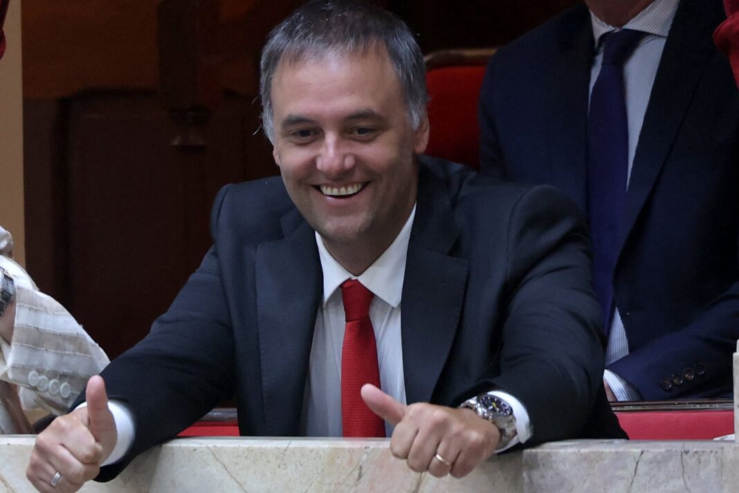 Manuel Adorni hablando en el Congreso durante su informe de gestión