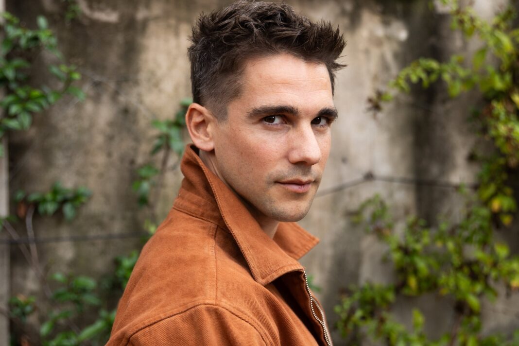 Mariano González, actor argentino protagonista de la serie O11CE de Disney