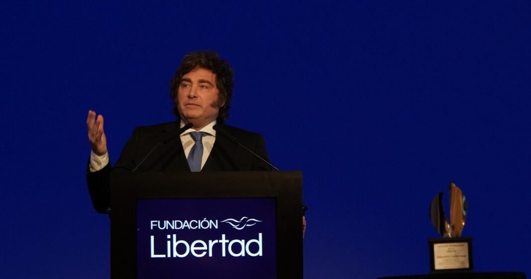 Javier Milei hablando en la cena de la Fundación Libertad