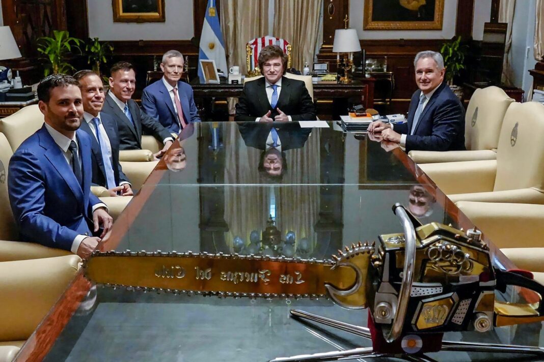 Reunión política en Argentina con figuras como Rocca, Macri, Gebel, Llaryora y Peter Thiel