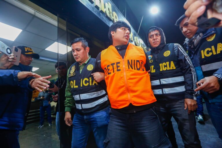 Fotografía de Tony Janzen Valverde Victoriano, conocido como Pequeño J, durante su detención en Perú