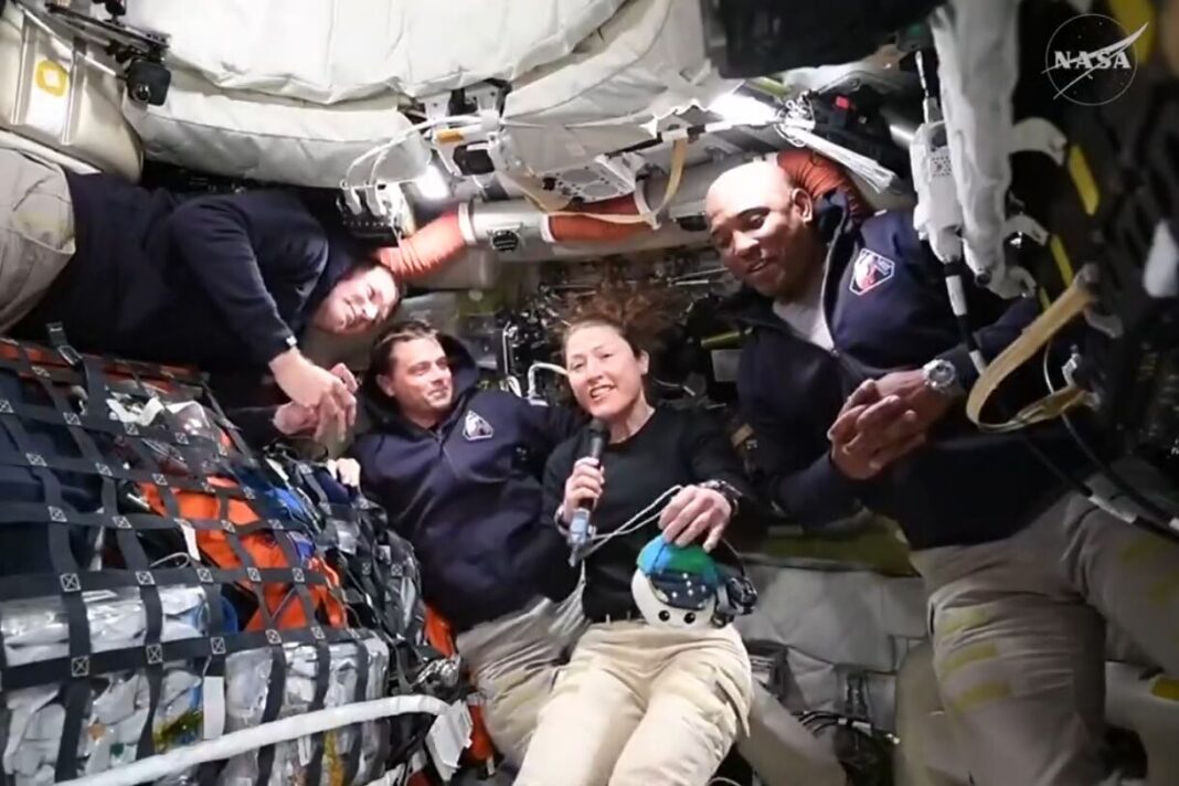 Fotografía de la Tierra tomada desde la nave espacial de la misión Artemis II de la NASA.