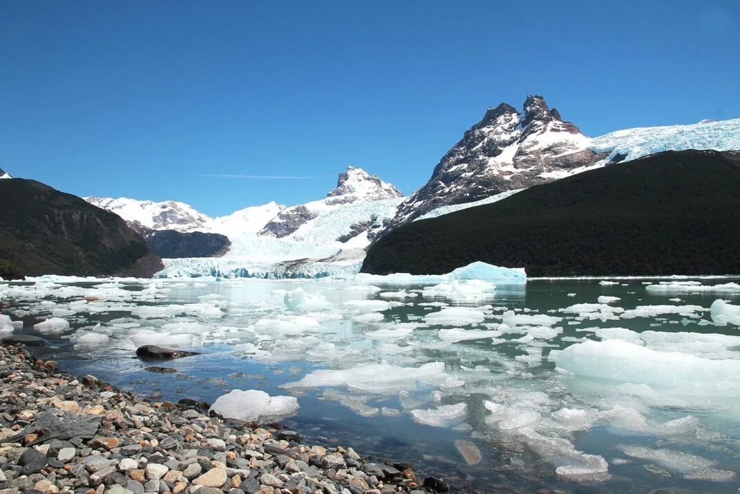 Vista de un glaciar en la cordillera de los Andes, Argentina