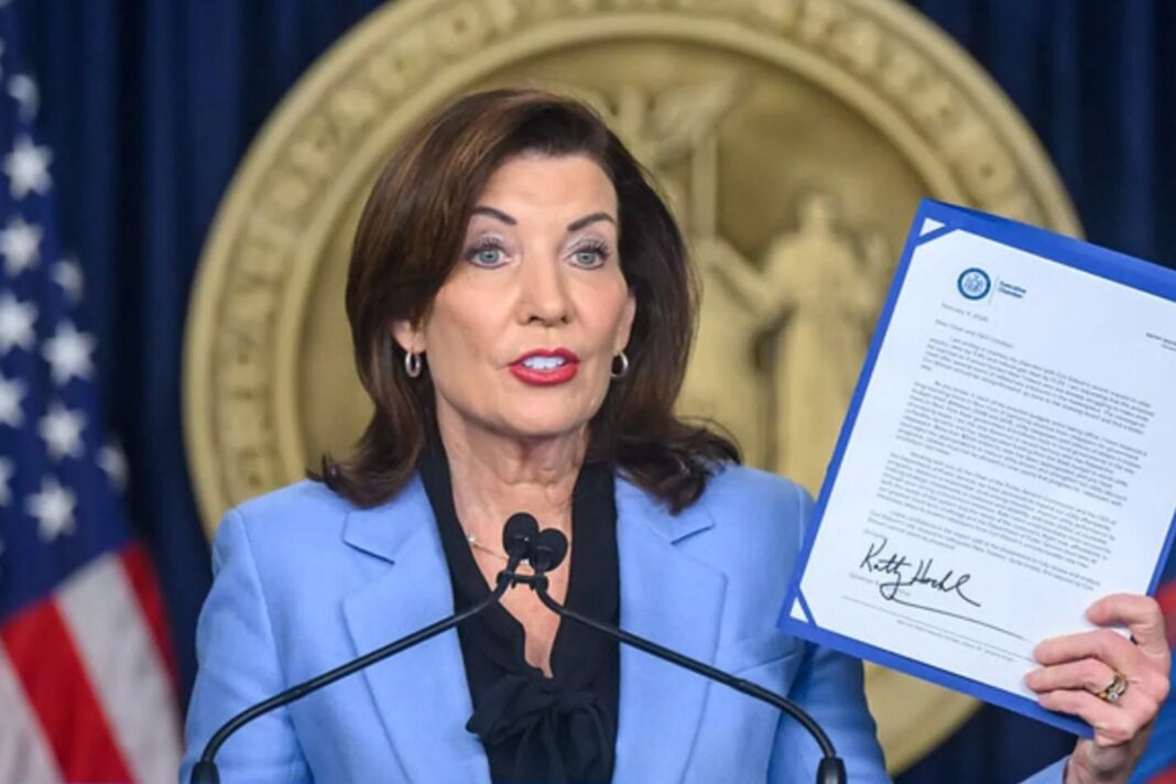 Gobernadora Kathy Hochul anuncia cambios en la ley de asistencia a víctimas en el estado de Nueva York.
