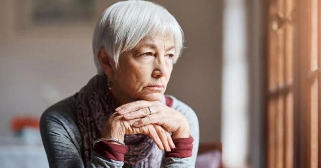 Ilustración conceptual de una persona reflexionando sobre su diálogo interno y sus pensamientos.