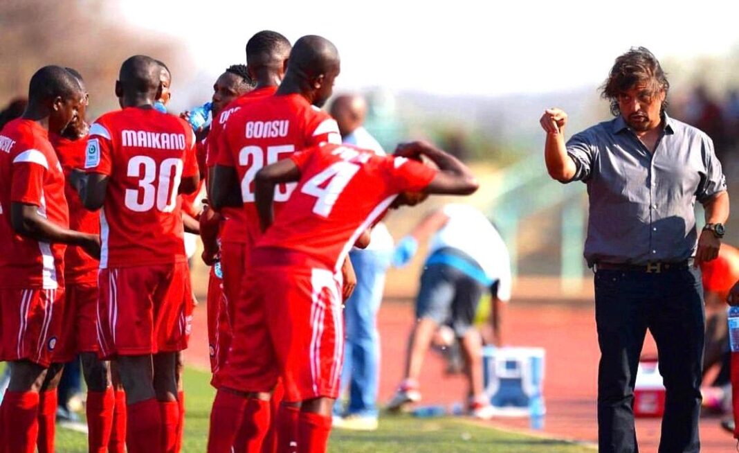 Rodolfo 'Rolo' Zapata, director técnico argentino, durante una entrevista.