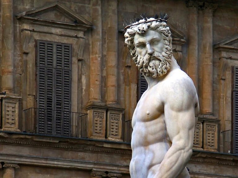 Fuente de Neptuno en la Piazza della Signoria de Florencia, dañada por una turista durante un reto viral