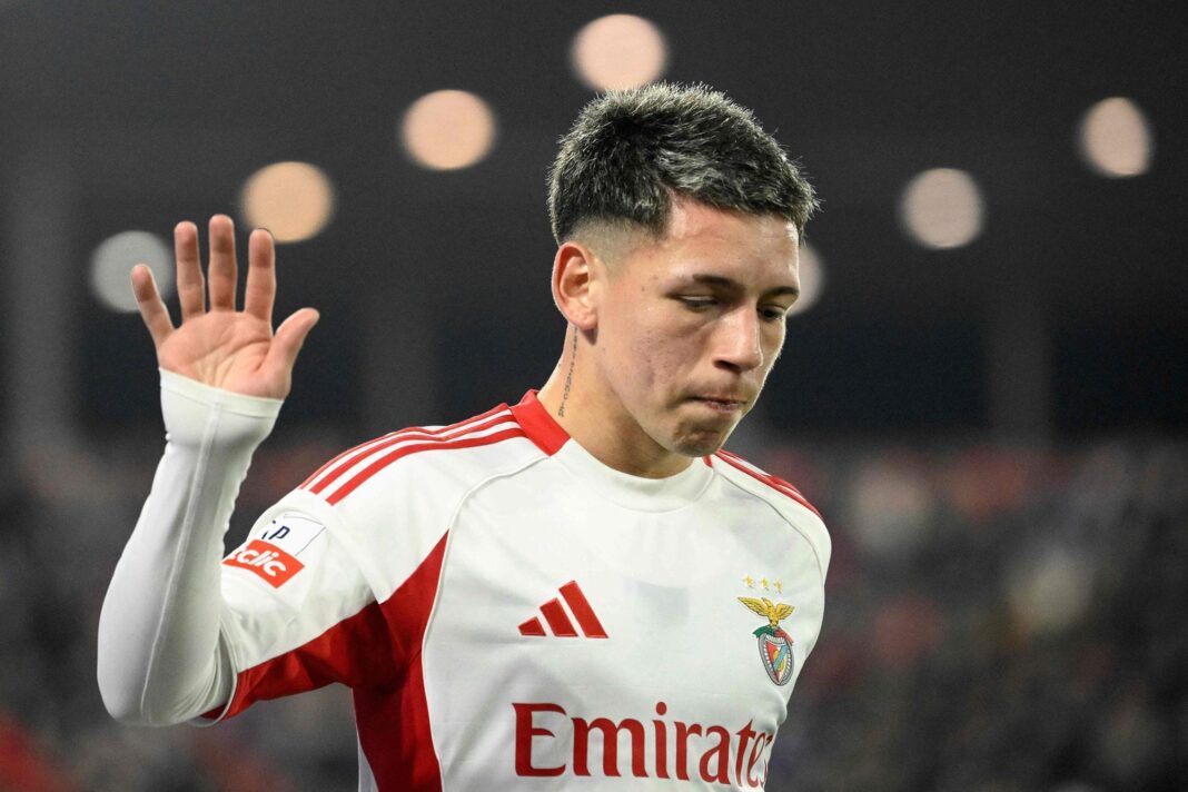Gianluca Prestianni durante un partido de Champions League con la camiseta del Benfica
