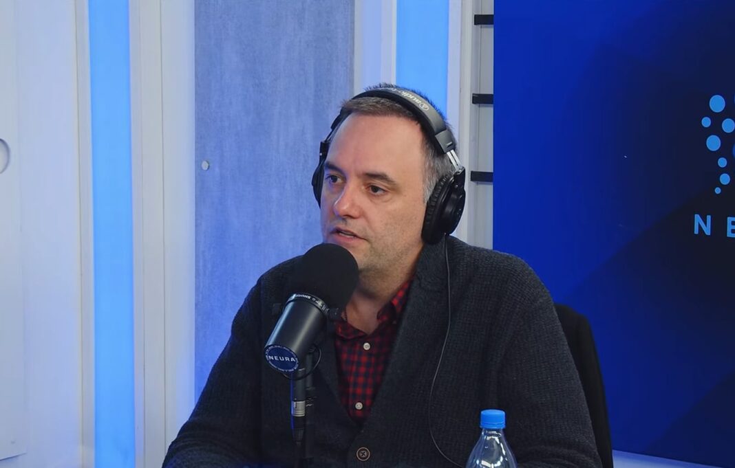 El jefe de Gabinete hablando en una conferencia de prensa