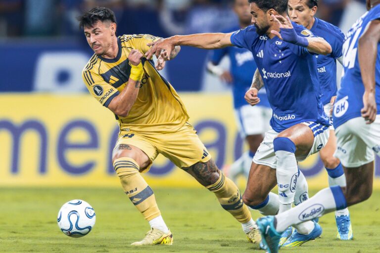 Jugadores de Boca Juniors en partido en Brasil