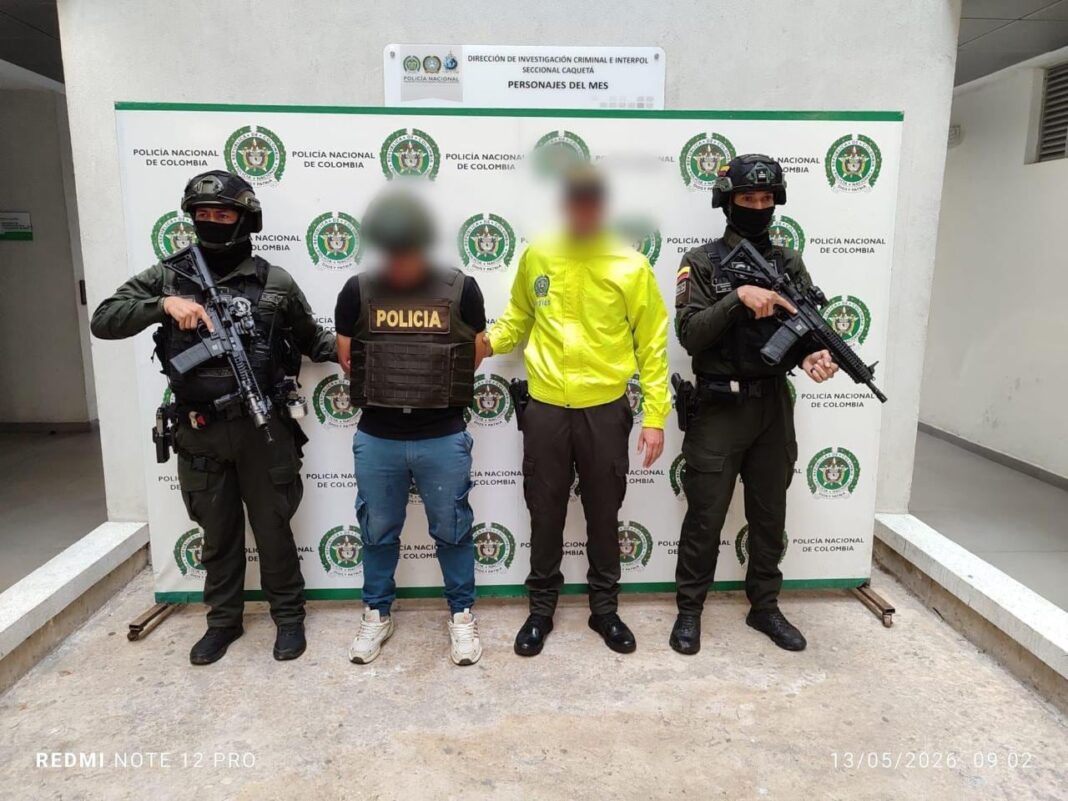 Operativo policial con drones incautados y agentes en el lugar