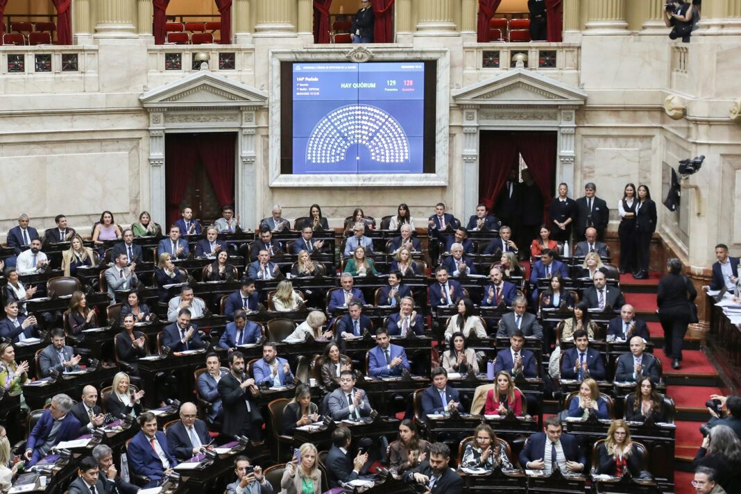 Diputados debatiendo la Ley de Glaciares en el recinto del Congreso de la Nación Argentina