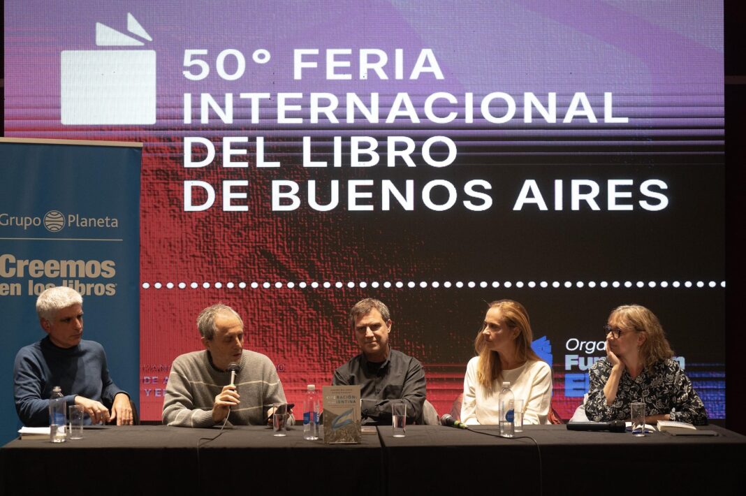 Presentación de Operación Argentina en la Feria del Libro con Andrés Malamud y Astrid Pikielny