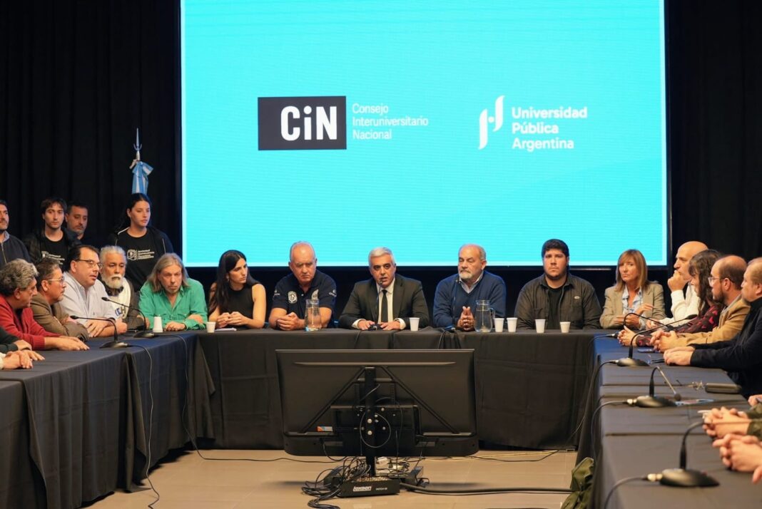 Rectores de universidades nacionales en conferencia de prensa convocando a marcha federal universitaria
