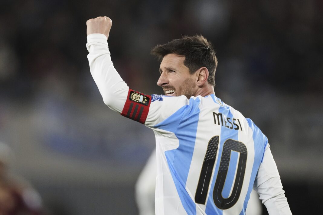 Lionel Scaloni dirige un entrenamiento de la selección argentina