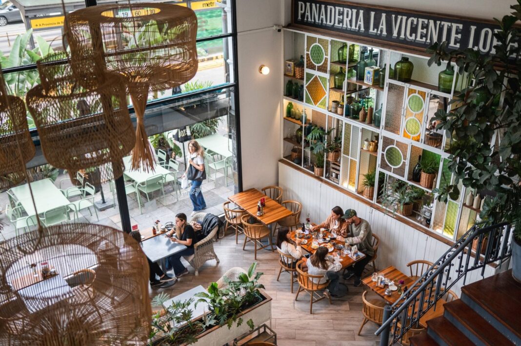 Fachada histórica de la panadería Vicente López en Florida, Zona Norte
